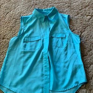Sleeveless women’s shirt
